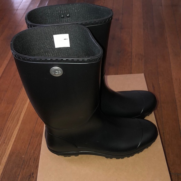 Matte Shelby Rainboot by Ugg - Picture 2 of 6
